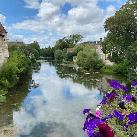 Le Merrain Gite Plein Coeur De Chablis Exterior foto