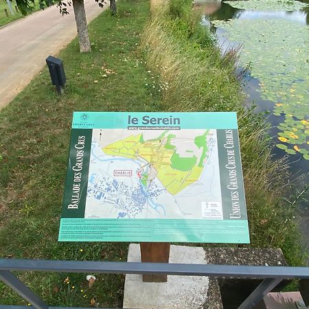 Le Merrain Gite Plein Coeur De Chablis Exterior foto